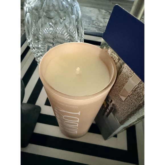 Vacation Lobby Scented Candle High Ceiling Resort Fresh Cut Flowers Sea Breeze - Picture 3 of 8